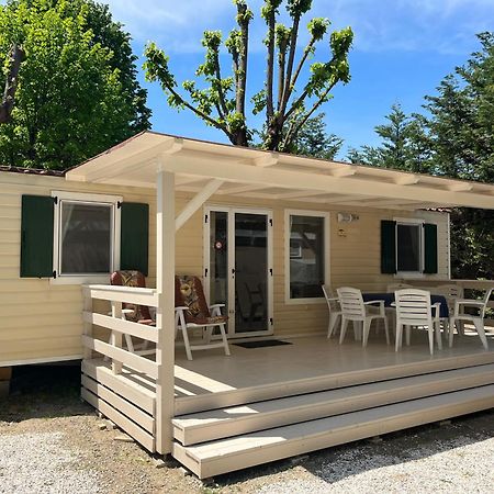 Chalet Camping River Italie Met 2 Slaapkamers Ameglia Exterior photo