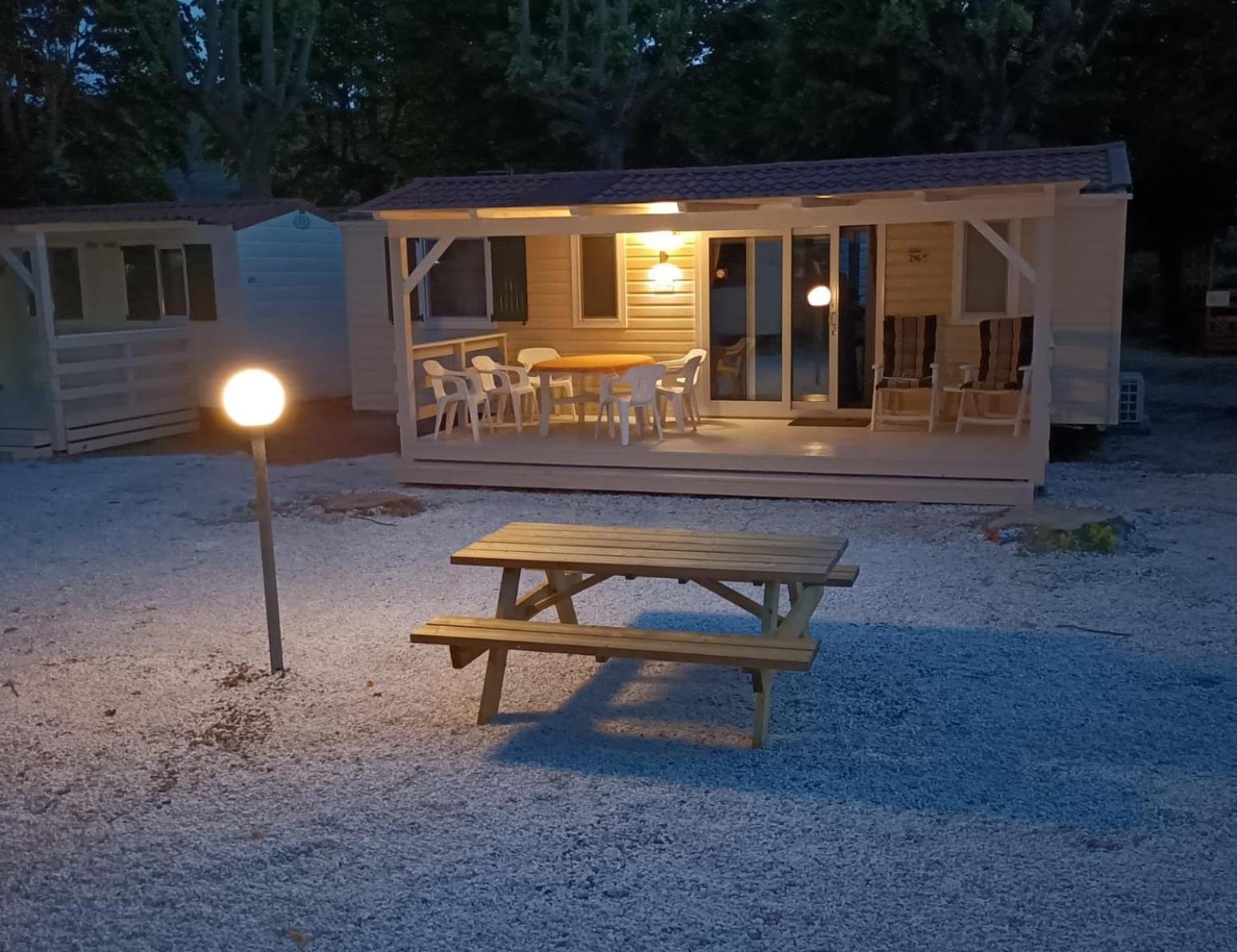 Chalet Camping River Italie Met 2 Slaapkamers Ameglia Exterior photo