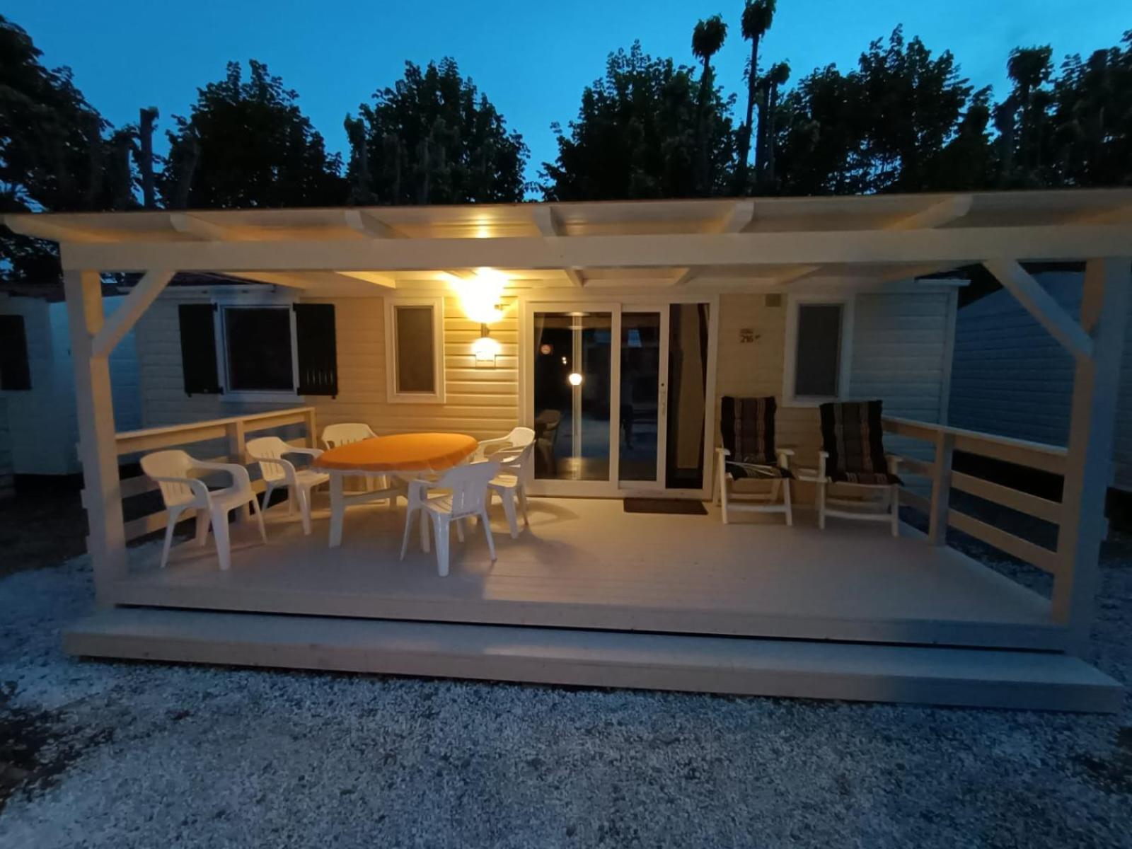 Chalet Camping River Italie Met 2 Slaapkamers Ameglia Exterior photo