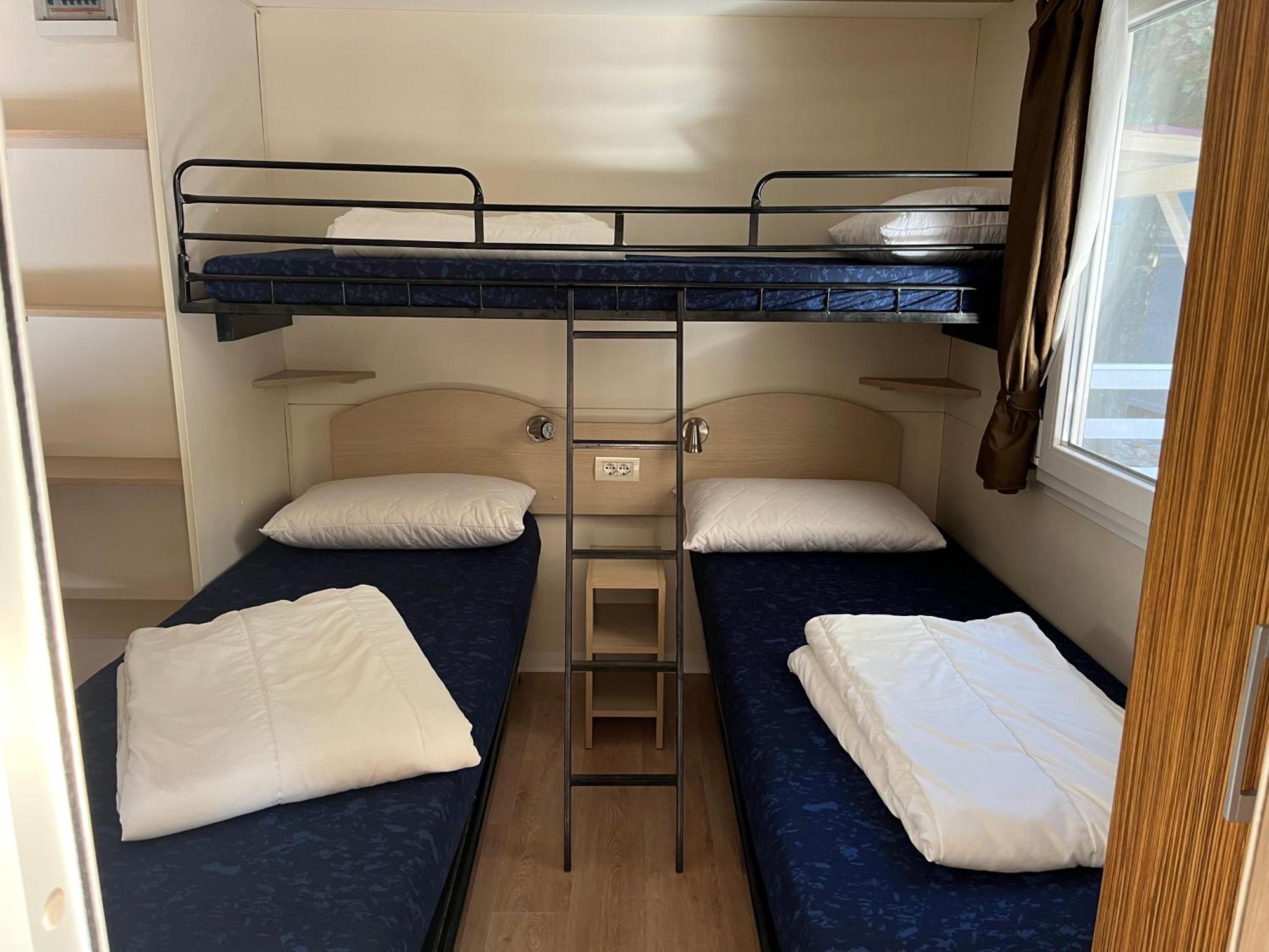 Chalet Camping River Italie Met 2 Slaapkamers Ameglia Exterior photo