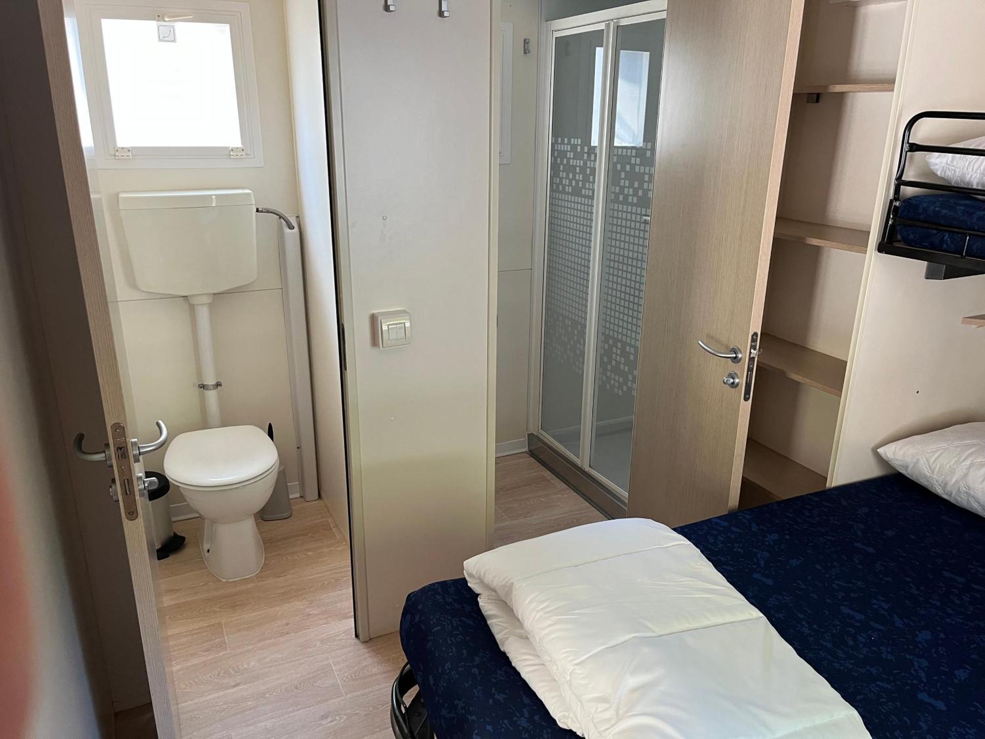 Chalet Camping River Italie Met 2 Slaapkamers Ameglia Exterior photo