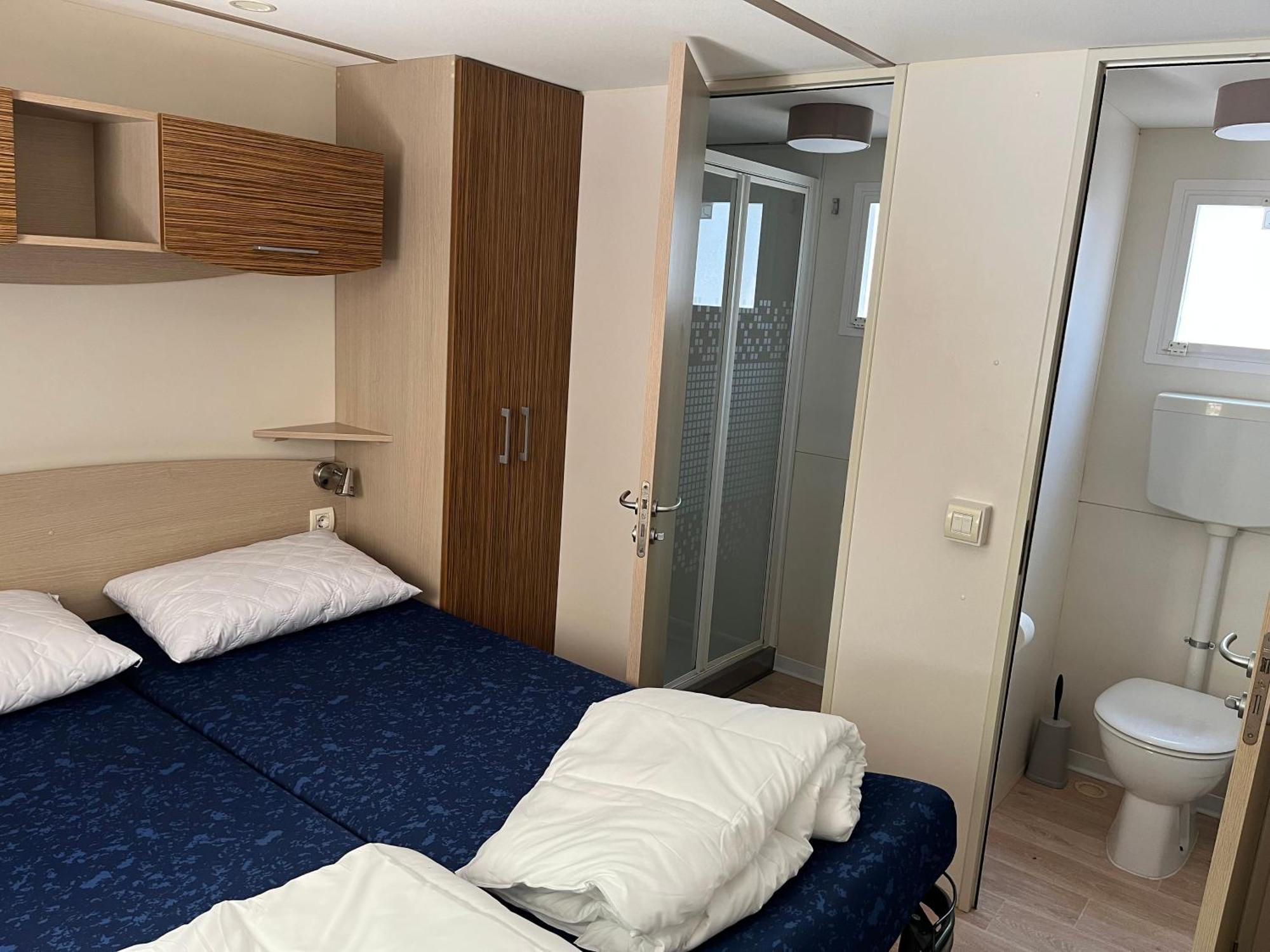 Chalet Camping River Italie Met 2 Slaapkamers Ameglia Exterior photo